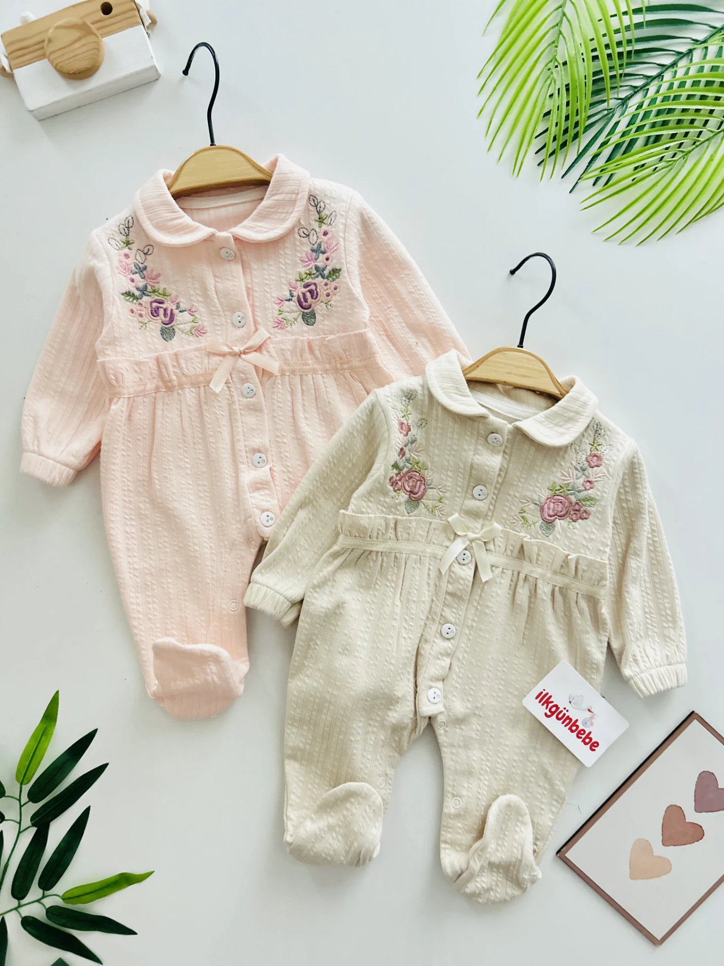 Çiçek Nakışlı Fiyonk Detaylı Tulum