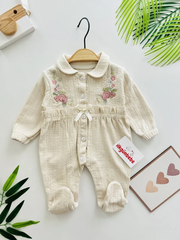 Çiçek Nakışlı Fiyonk Detaylı Tulum