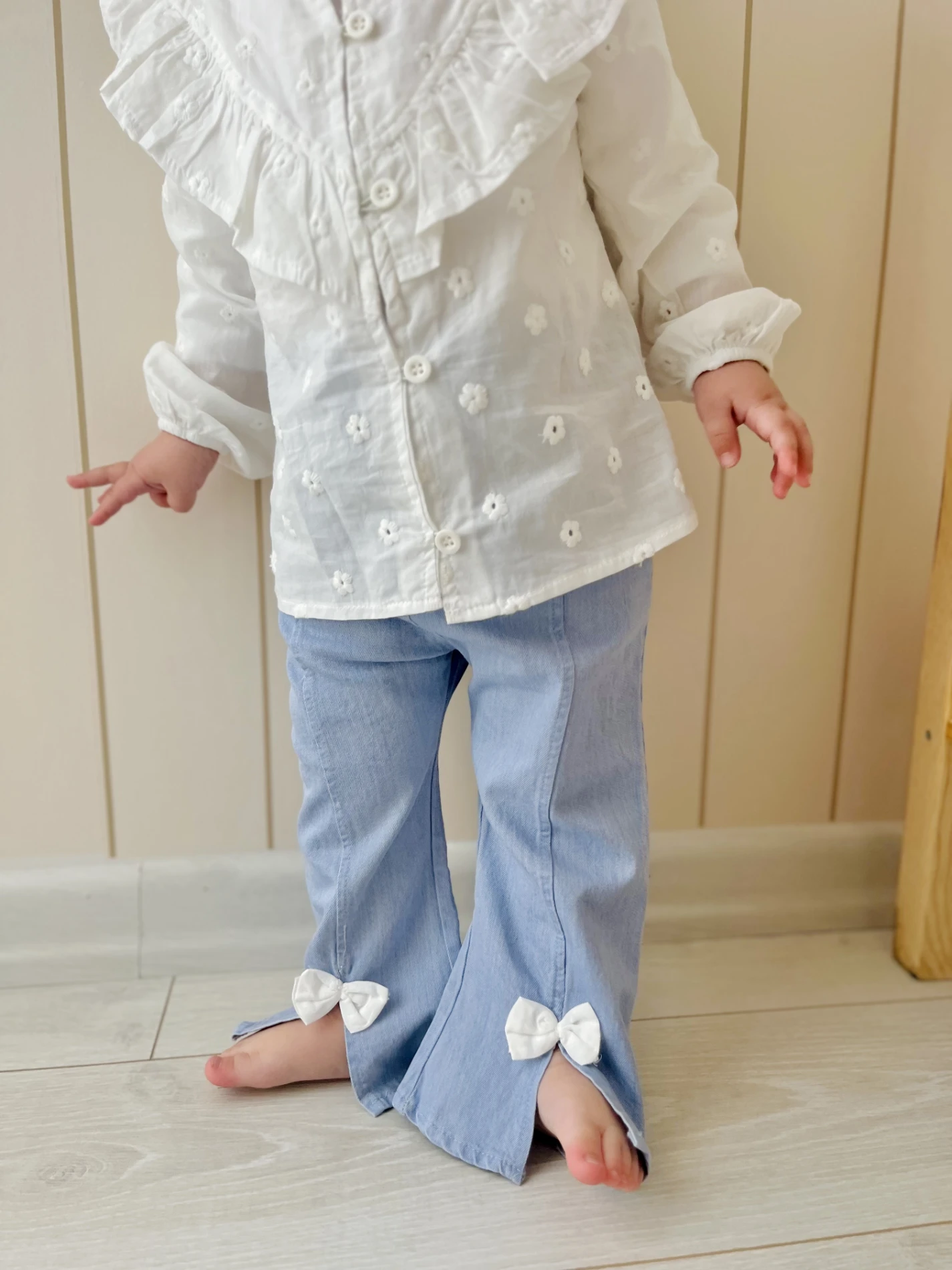 Fırfırlı Gömlekli Kot Pantalonlu Fiyonk Detaylı Premium Kalite 2’li Kız Bebek Takım