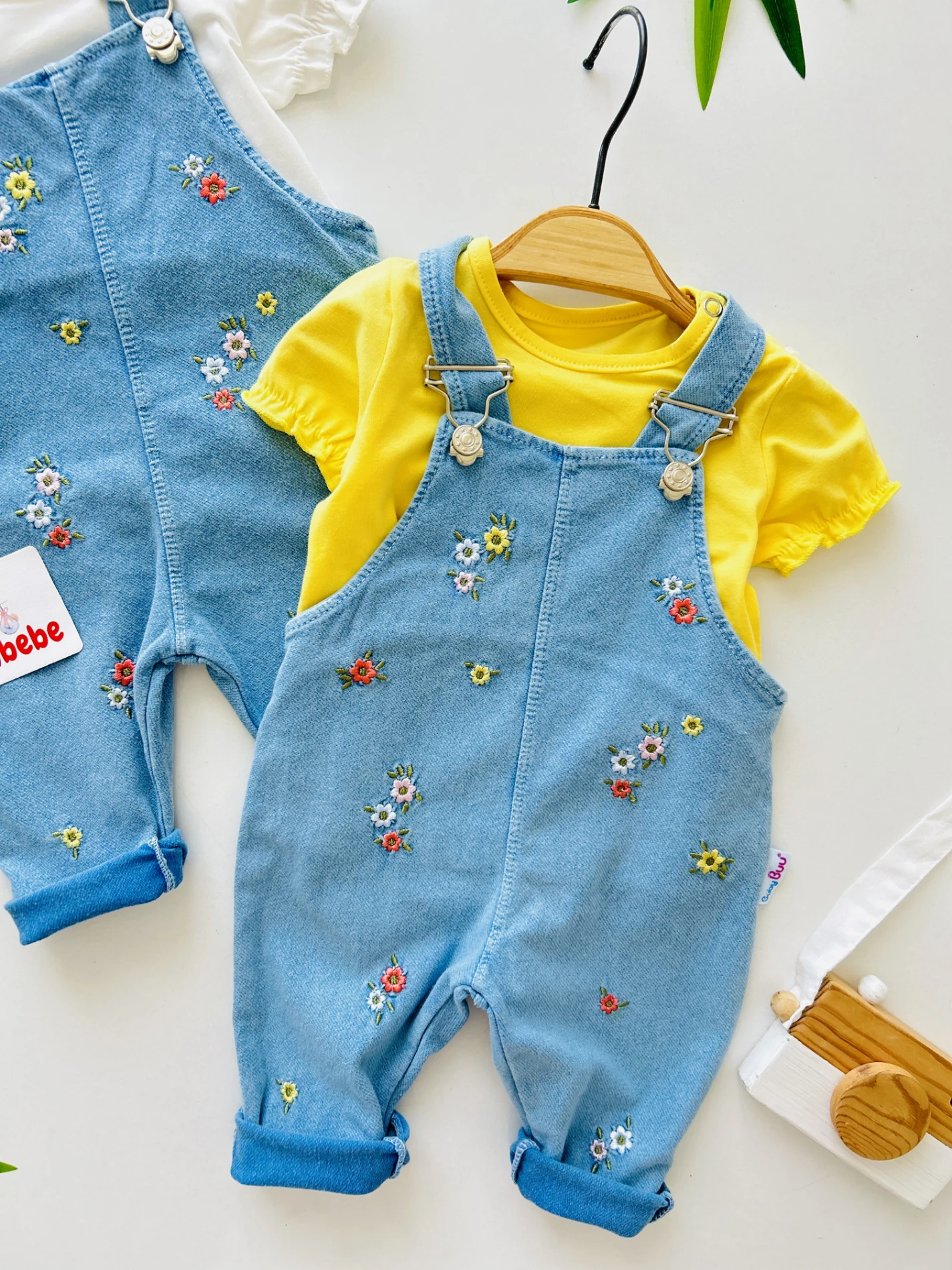 Minik Çiçek  Nakışlı Örme Yumuşacık Likralı Esnek Kumaşlı Salopetli 2’li Premium Kalite Set