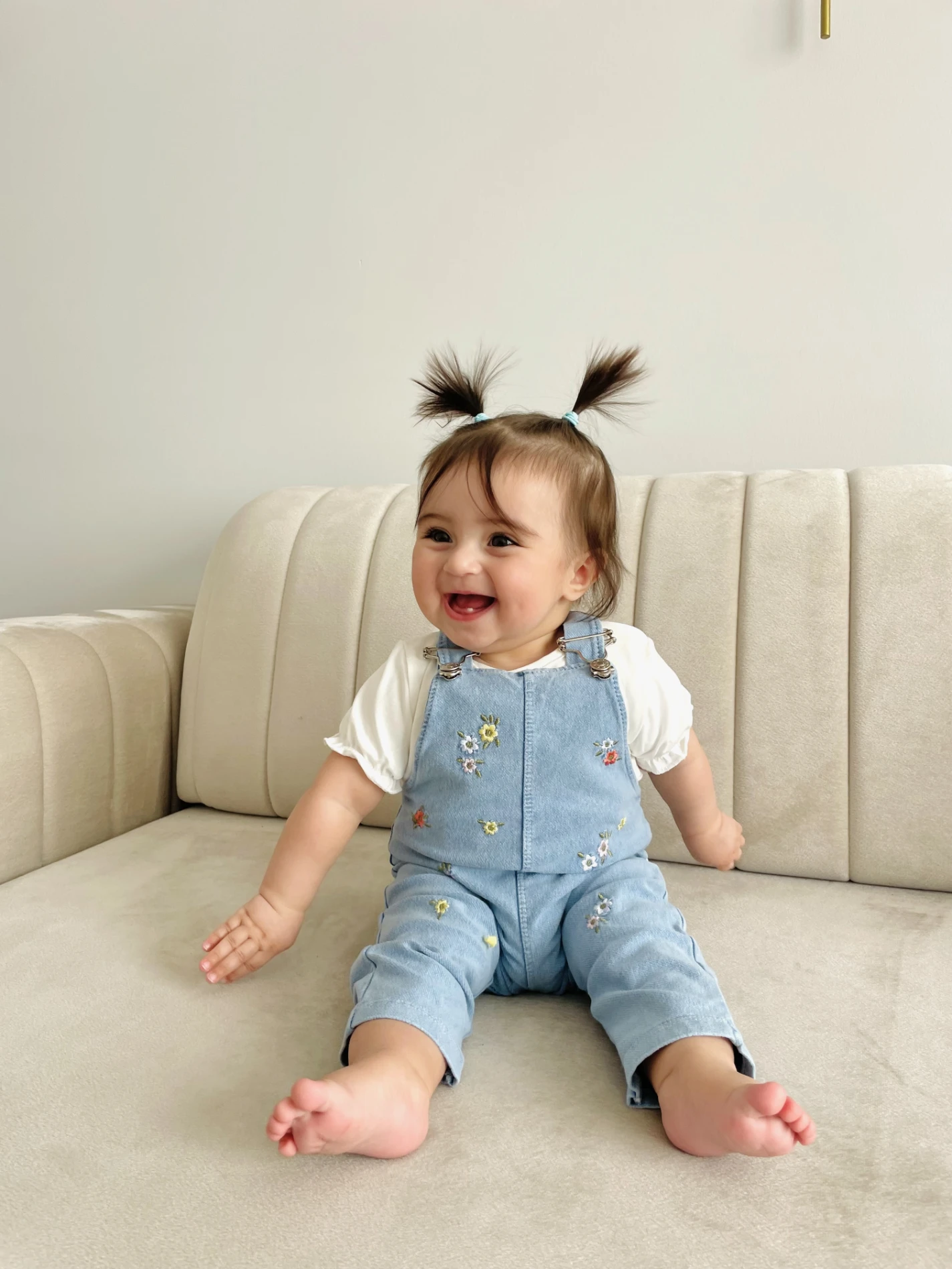 Minik Çiçek  Nakışlı Örme Yumuşacık Likralı Esnek Kumaşlı Salopetli 2’li Premium Kalite Set