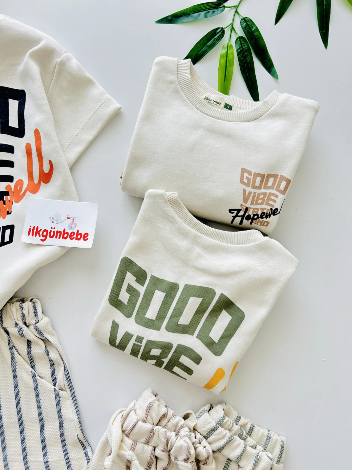 Good Vibes Arkası Baskılı Premium Kalite %100 Pamuk Oversize Cool Görünümlü Keten Kumaş Çizgili Şortlu 2’li Takım