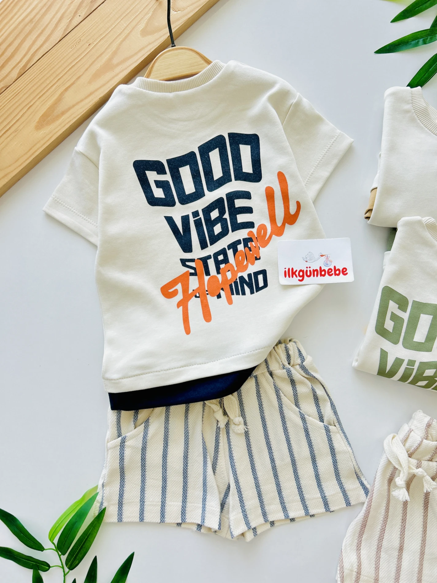 Good Vibes Arkası Baskılı Premium Kalite %100 Pamuk Oversize Cool Görünümlü Keten Kumaş Çizgili Şortlu 2’li Takım