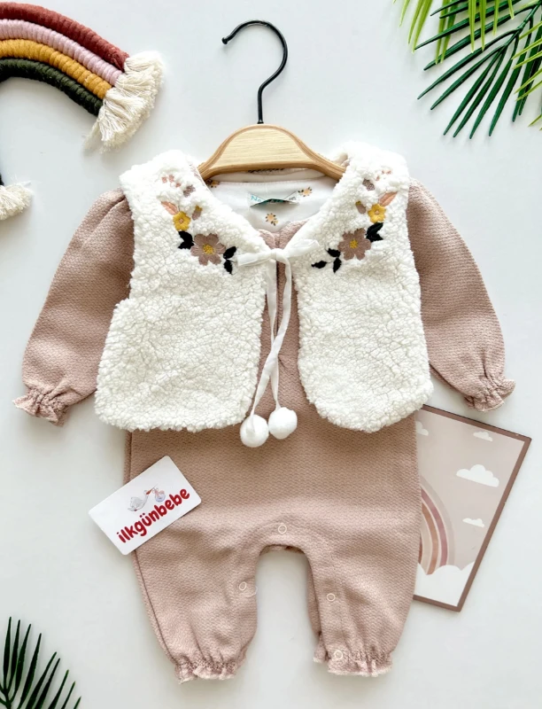 Balero Çiçek İşlemeli Yelekli Polar Kumaş Ponpon Detaylı 2’li Tulum