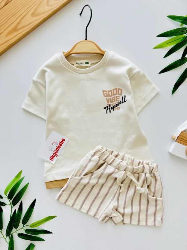 Good Vibes Arkası Baskılı Premium Kalite %100 Pamuk Oversize Cool Görünümlü Keten Kumaş Çizgili Şortlu 2’li Takım