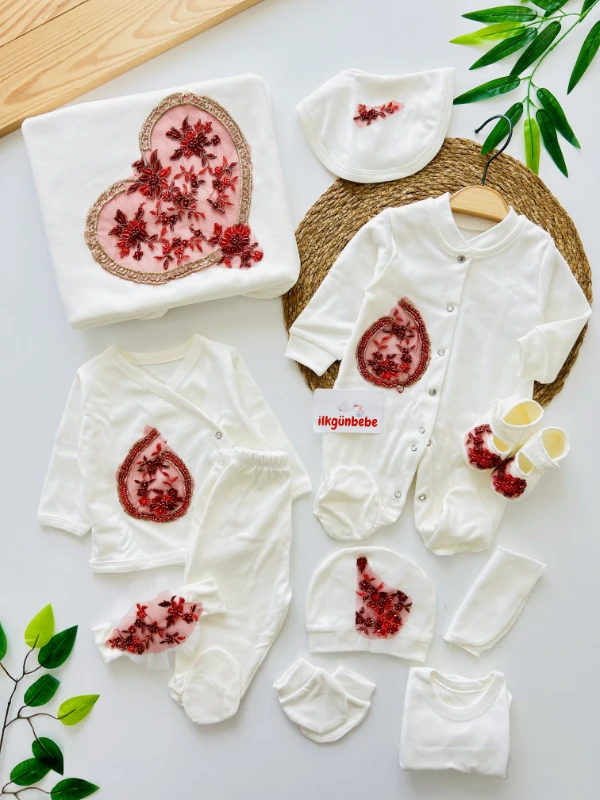 Kalp Nakışlı Özel Koleksiyon Şık Ve Zarif 11 Parça %100 Pamuk Yenidoğan Hastane Çıkışı Seti