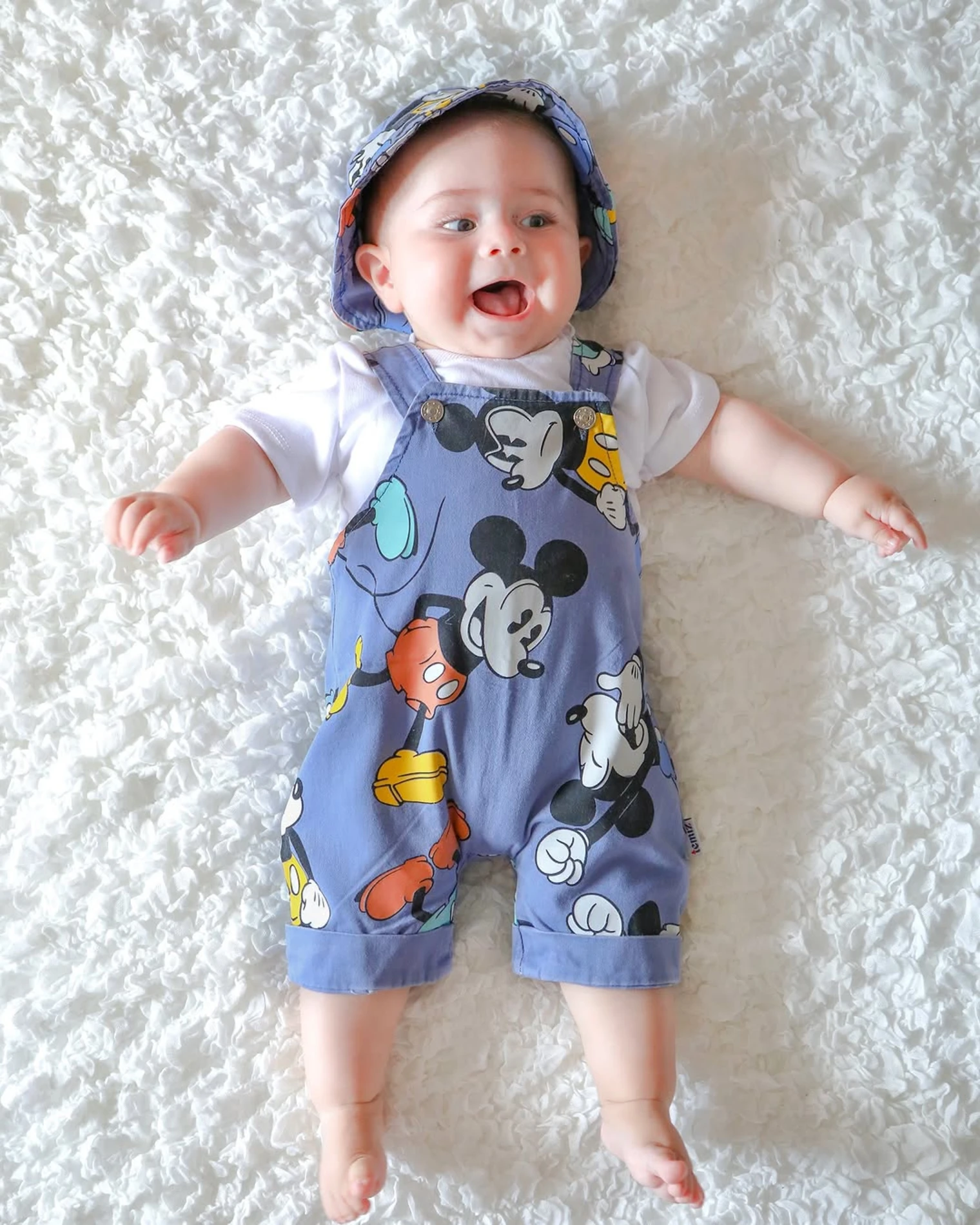 Mickey Mouse Baskılı Bucket Kasket Şapkalı Tişörtlü 3’lü Set