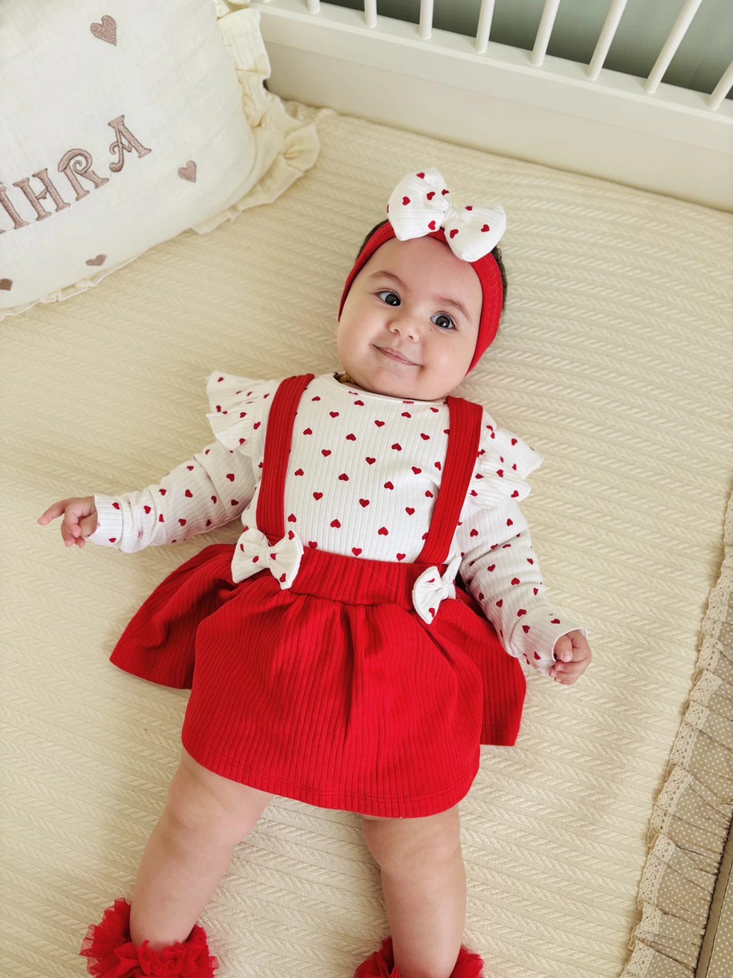 Kalp Temalı %100 Pamuk Fiyonk Detaylı Omuz Fırfırlı Zıbınlı Bodyli Bandanalı 3’lü Set