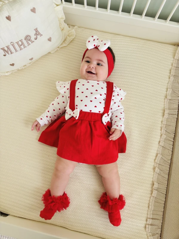 Kalp Temalı %100 Pamuk Fiyonk Detaylı Omuz Fırfırlı Zıbınlı Bodyli Bandanalı 3’lü Set