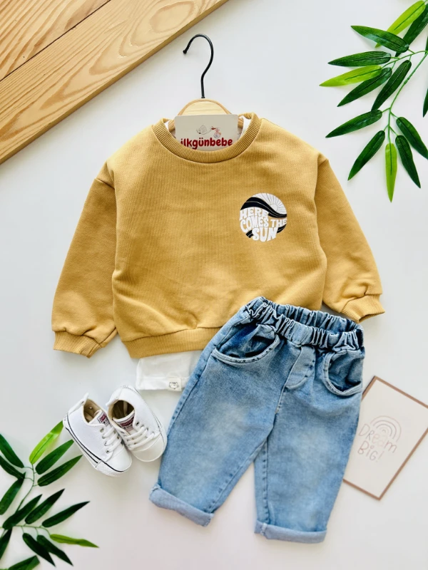 Here Comes The Sun Baskılı Arkası Baskılı Tişörtlü Sweatli Kot Pantalonlu Tarz Görümümlü 3’lü Cool Set