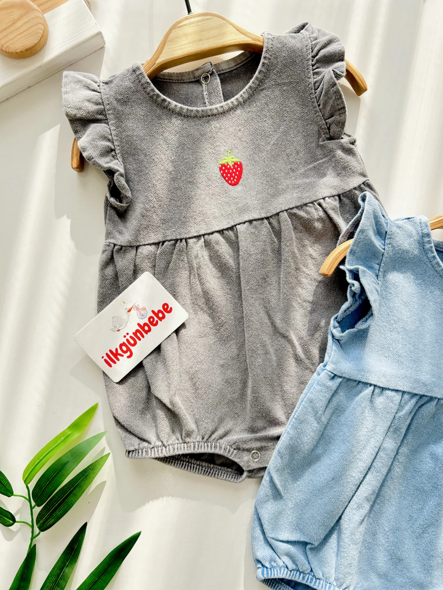 Çilek Nakışlı Denim Yumuşacık Kot Romper 