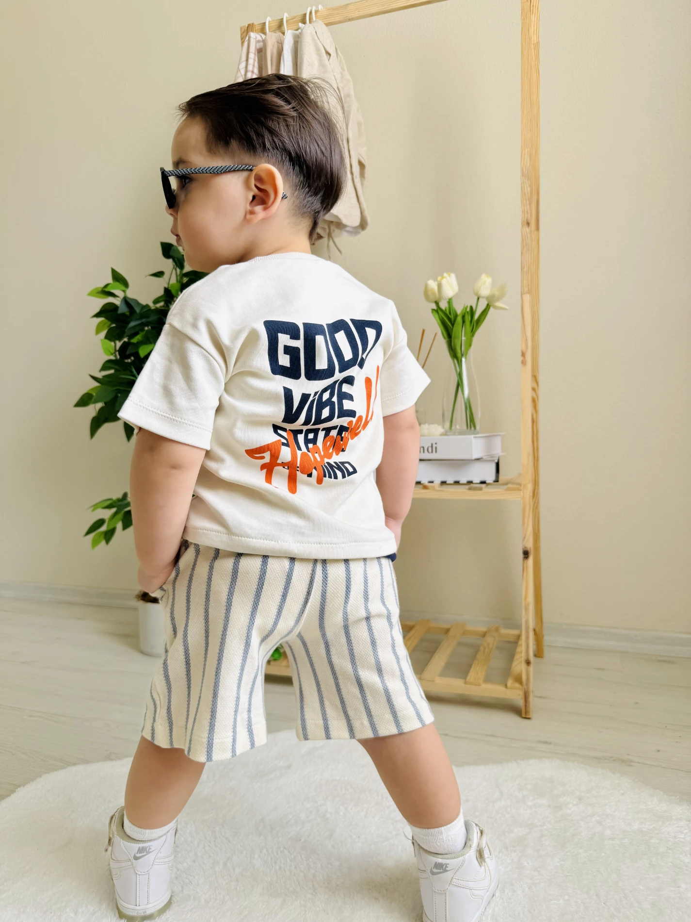 Good Vibes Arkası Baskılı Premium Kalite %100 Pamuk Oversize Cool Görünümlü Keten Kumaş Çizgili Şortlu 2’li Takım
