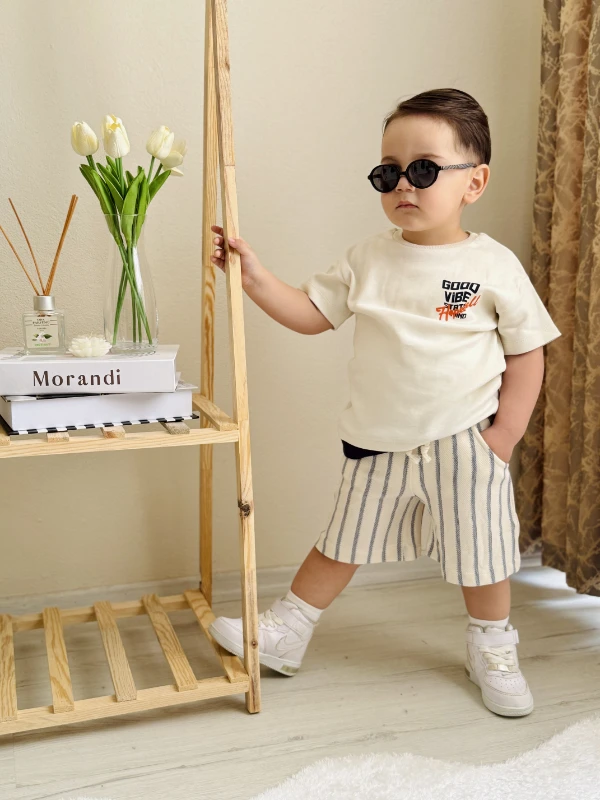 Good Vibes Arkası Baskılı Premium Kalite %100 Pamuk Oversize Cool Görünümlü Keten Kumaş Çizgili Şortlu 2’li Takım