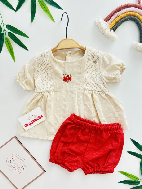  Çiçek Nakış Detaylı Arkadan Çıtçıtlı Şortlu 2’li Takım