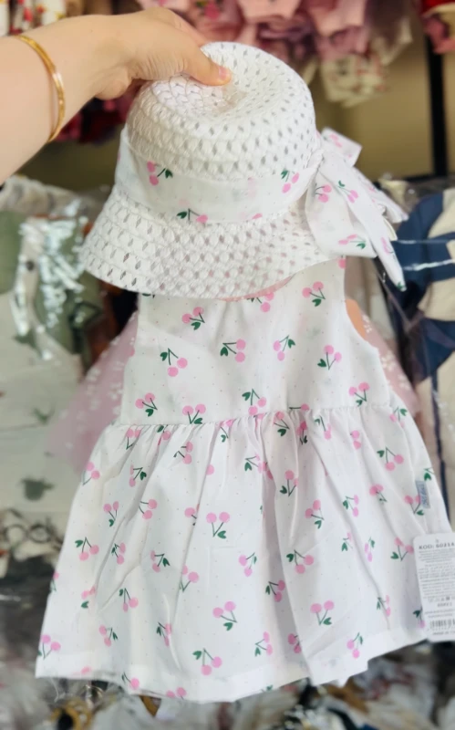 Arkası Fiyonklu Kiraz Desenli Şapkalı Elbise 2’li Set