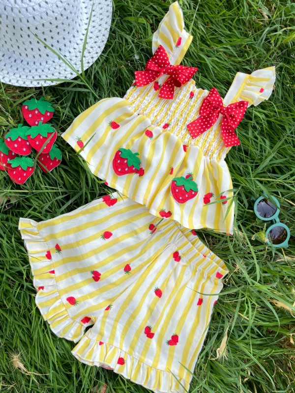 Çilek Desenli Fiyonk Detaylı 2’li Yazlık Takım