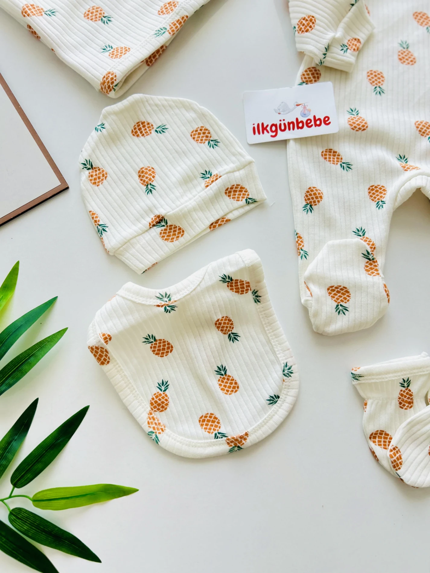 Ananas  Desenli Battaniyeli 5 Parça Yenidoğan Set