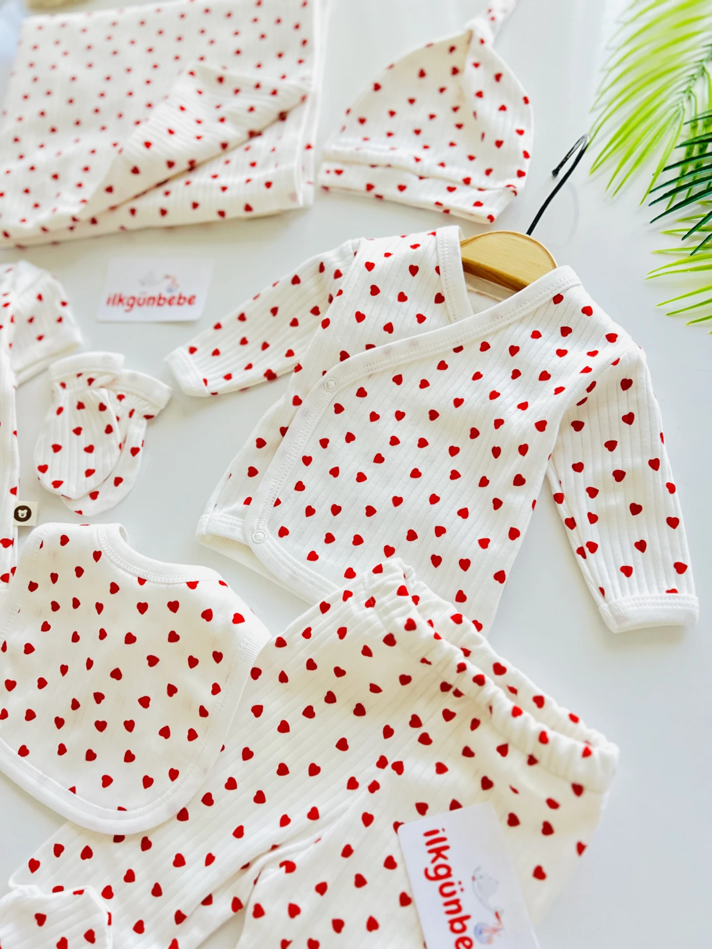 Kalp Desenli 7 Parça %100 Pamuk Kampanyalı Yenidoğan Set