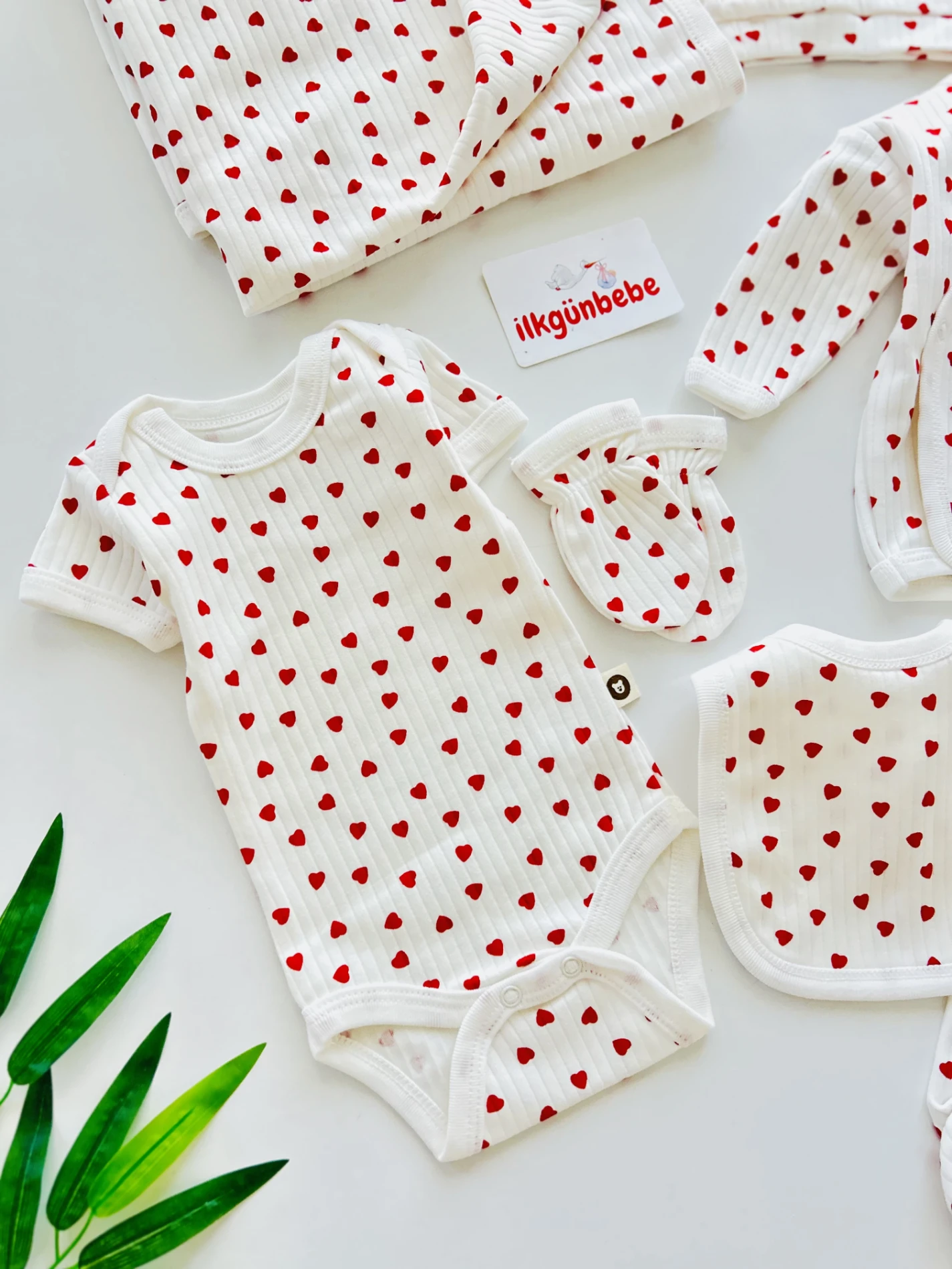 Kalp Desenli 7 Parça %100 Pamuk Kampanyalı Yenidoğan Set
