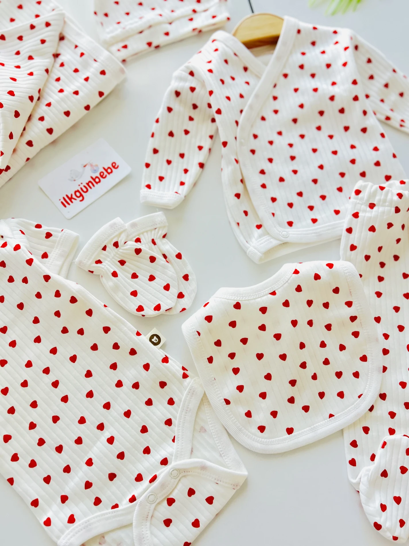 Kalp Desenli 7 Parça %100 Pamuk Kampanyalı Yenidoğan Set