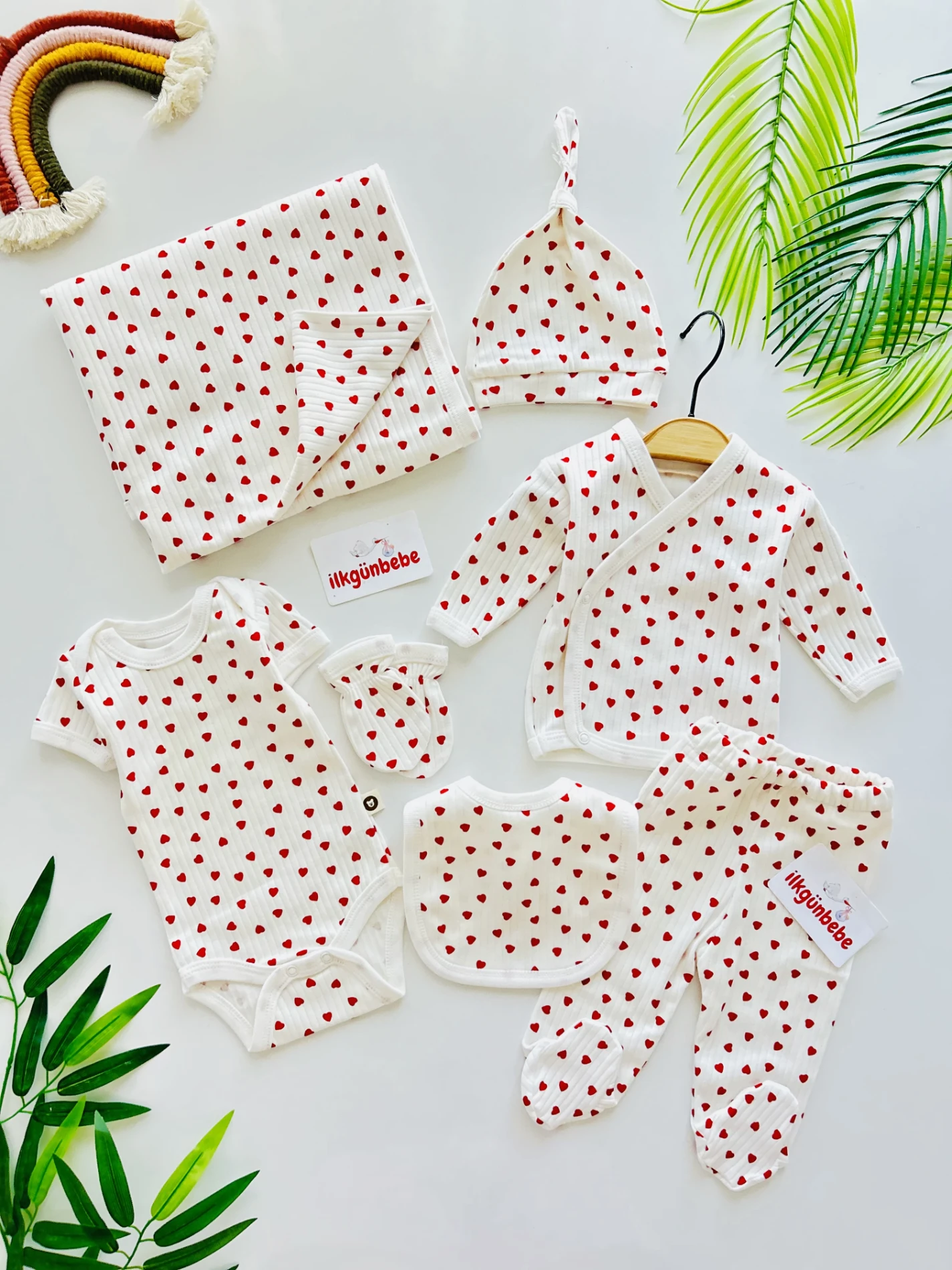 Kalp Desenli 7 Parça %100 Pamuk Kampanyalı Yenidoğan Set