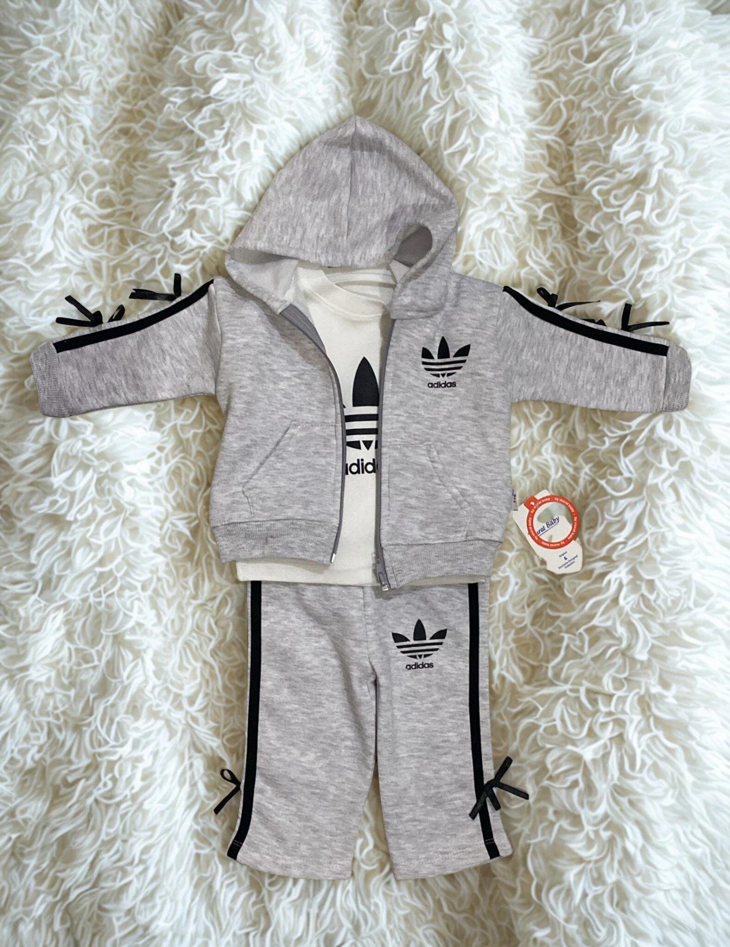 Marka Fiyonk Detaylı 3 İp Şardonlu 3’lü Takım