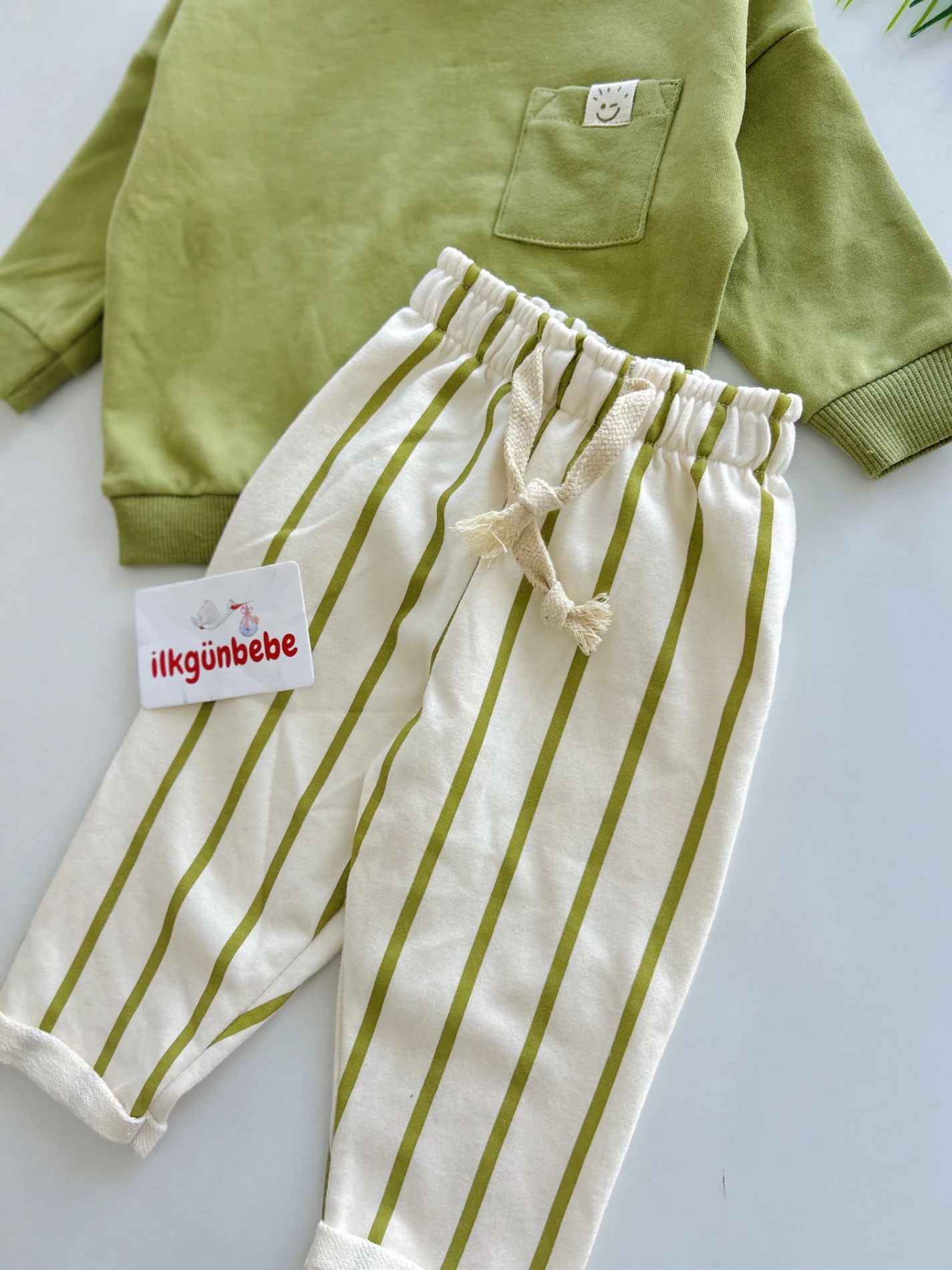 Gülücük Yaka Detaylı Premium Kalite Çizgili Pantalonlu Tarz Takım