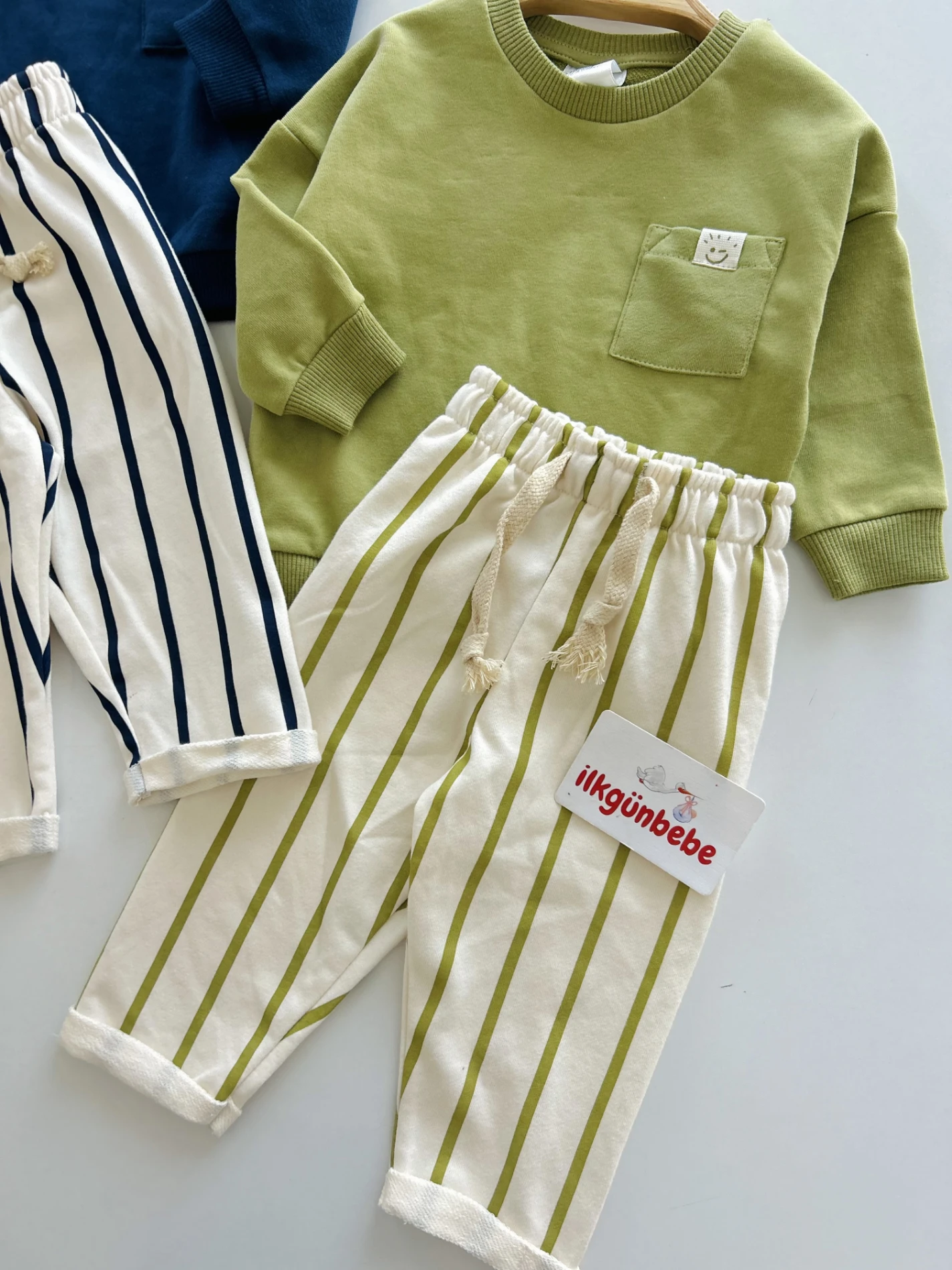 Gülücük Yaka Detaylı Premium Kalite Çizgili Pantalonlu Tarz Takım