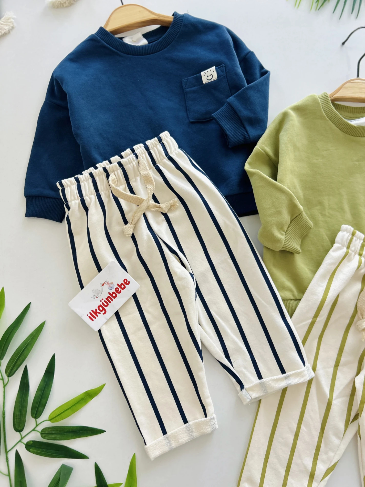 Gülücük Yaka Detaylı Premium Kalite Çizgili Pantalonlu Tarz Takım