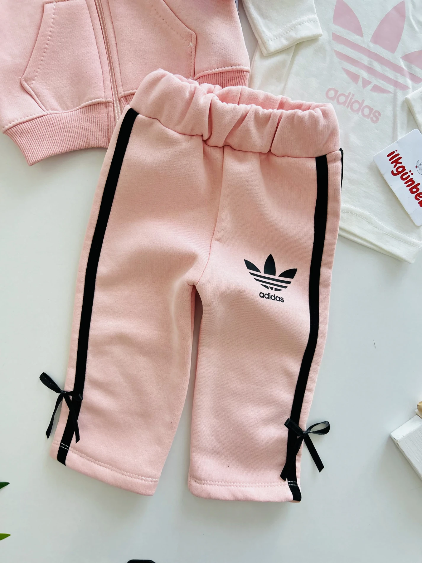 Marka Fiyonk Detaylı 3 İp Şardonlu 3’lü Takım