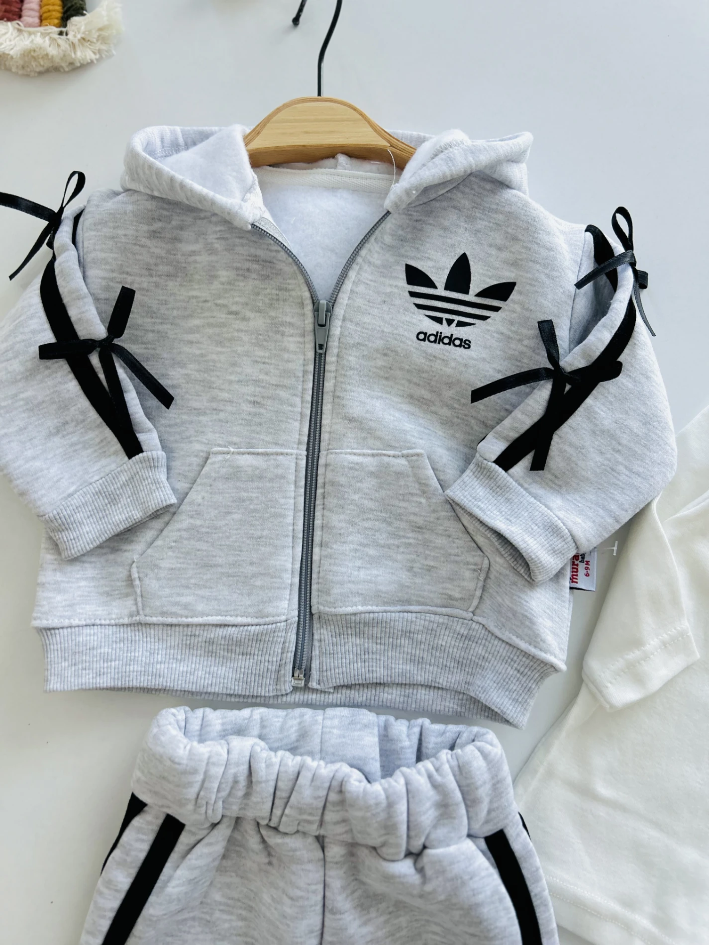 Marka Fiyonk Detaylı 3 İp Şardonlu 3’lü Takım