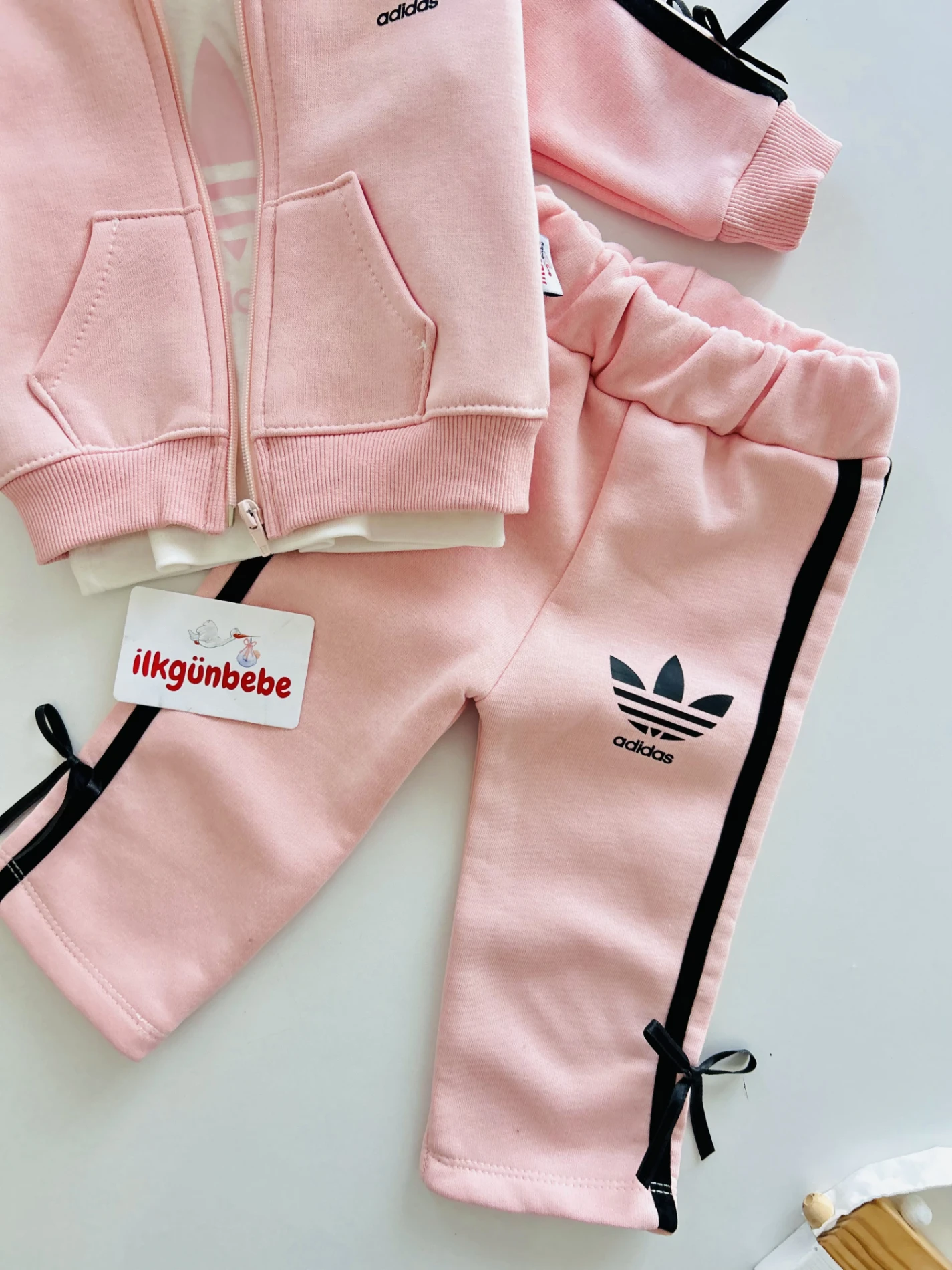 Marka Fiyonk Detaylı 3 İp Şardonlu 3’lü Takım