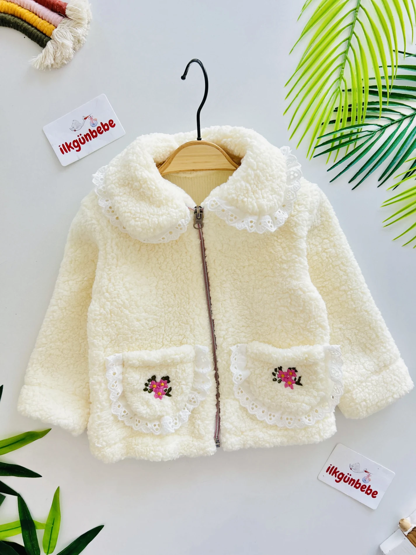 Fisto Yaka Çiçek Nakışlı Peluş Mont Ceket