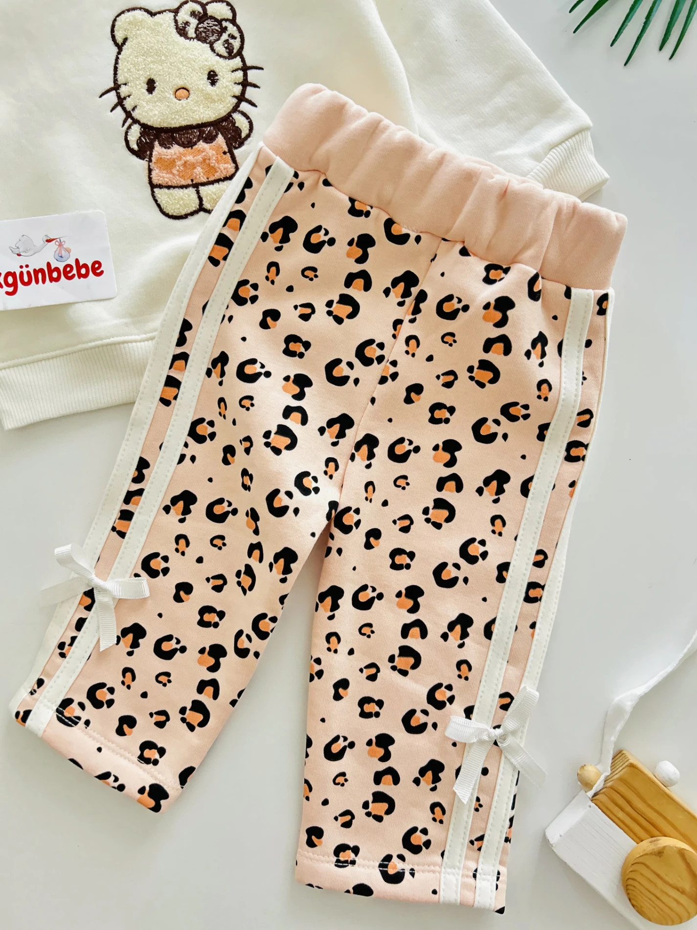 Hello Kitty Fiyonklu 3 İp Şardonlu Kışlık Takım