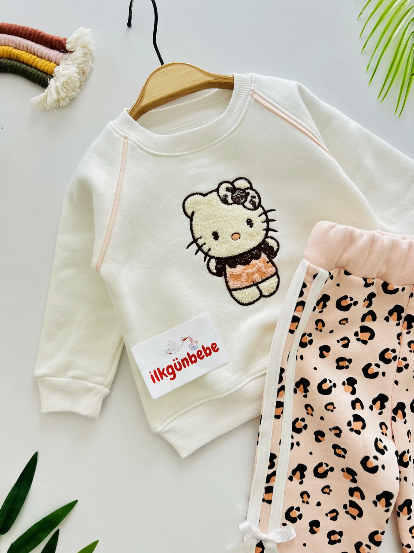 Hello Kitty Fiyonklu 3 İp Şardonlu Kışlık Takım