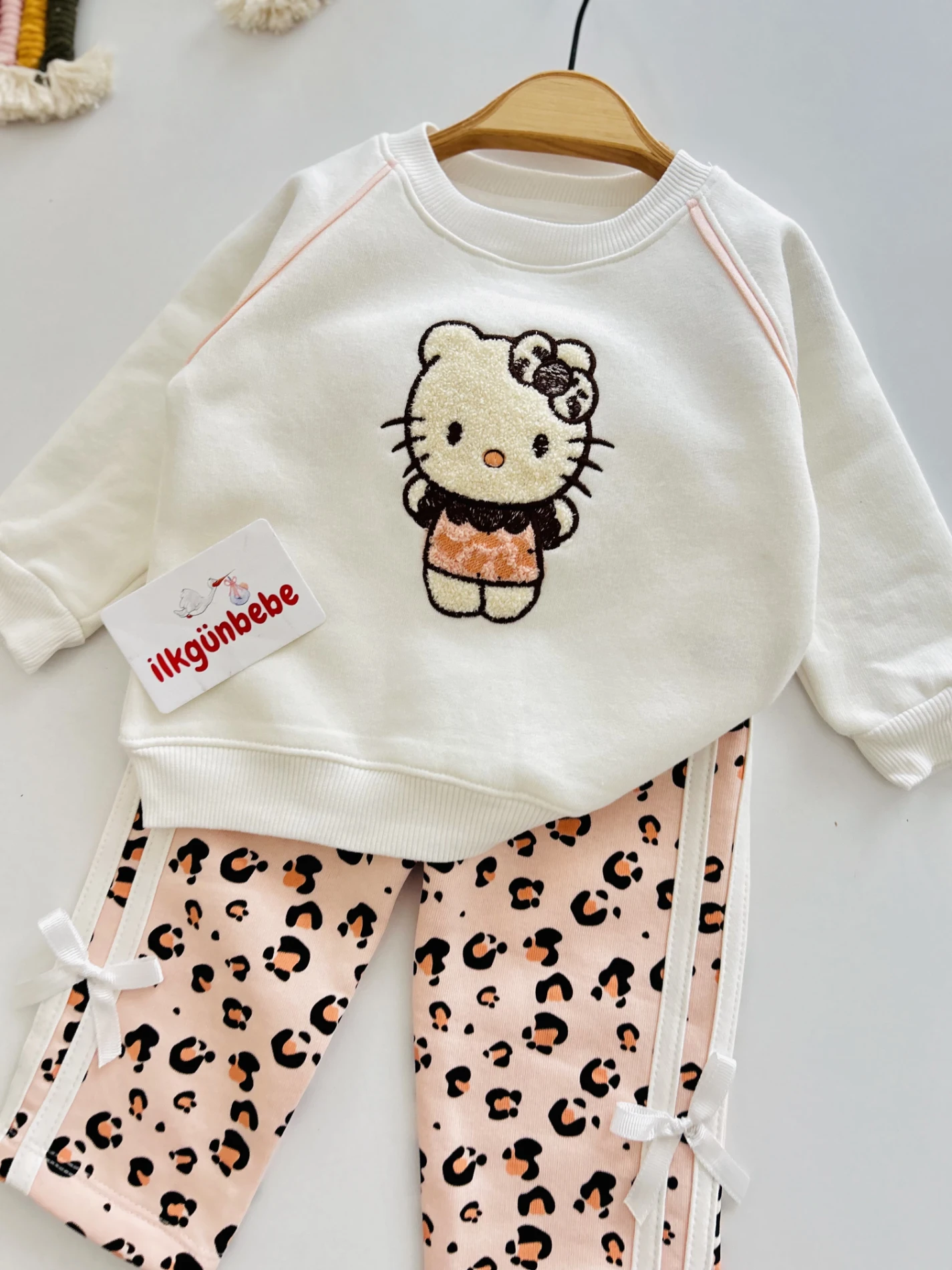 Hello Kitty Fiyonklu 3 İp Şardonlu Kışlık Takım