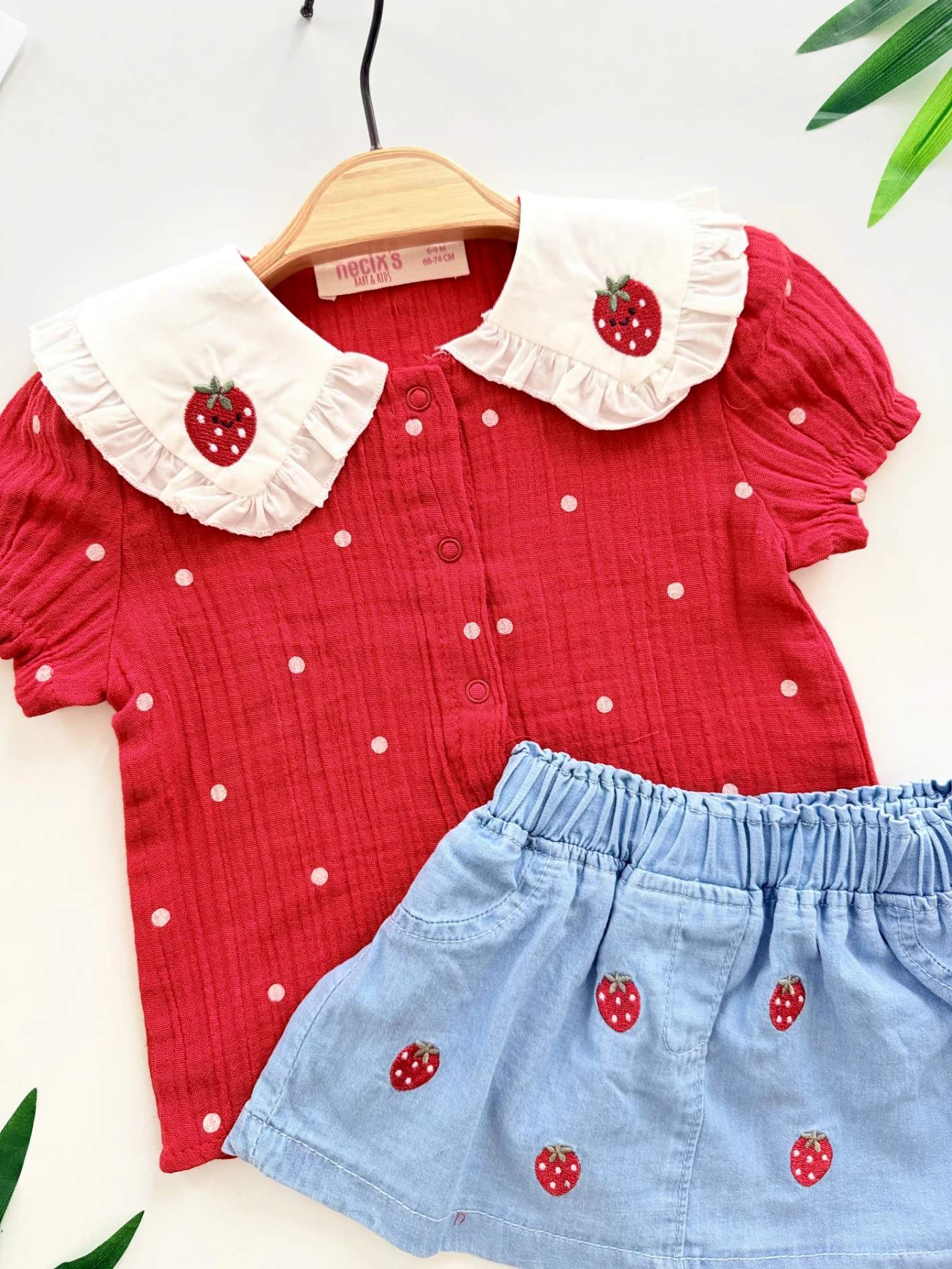 Çilek Desenli Müslin Gömlekli Kot Etekli Takım