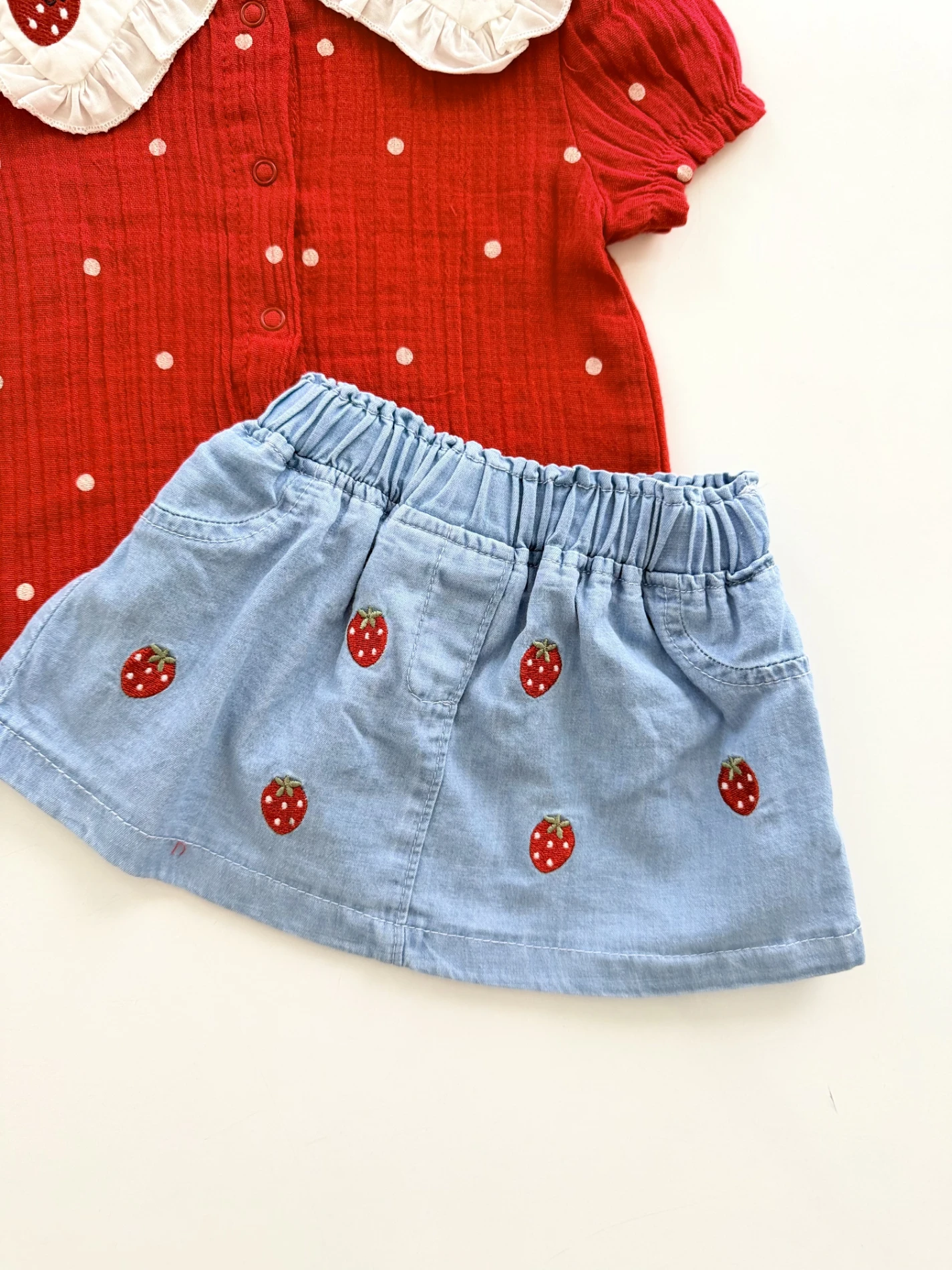 Çilek Desenli Müslin Gömlekli Kot Etekli Takım