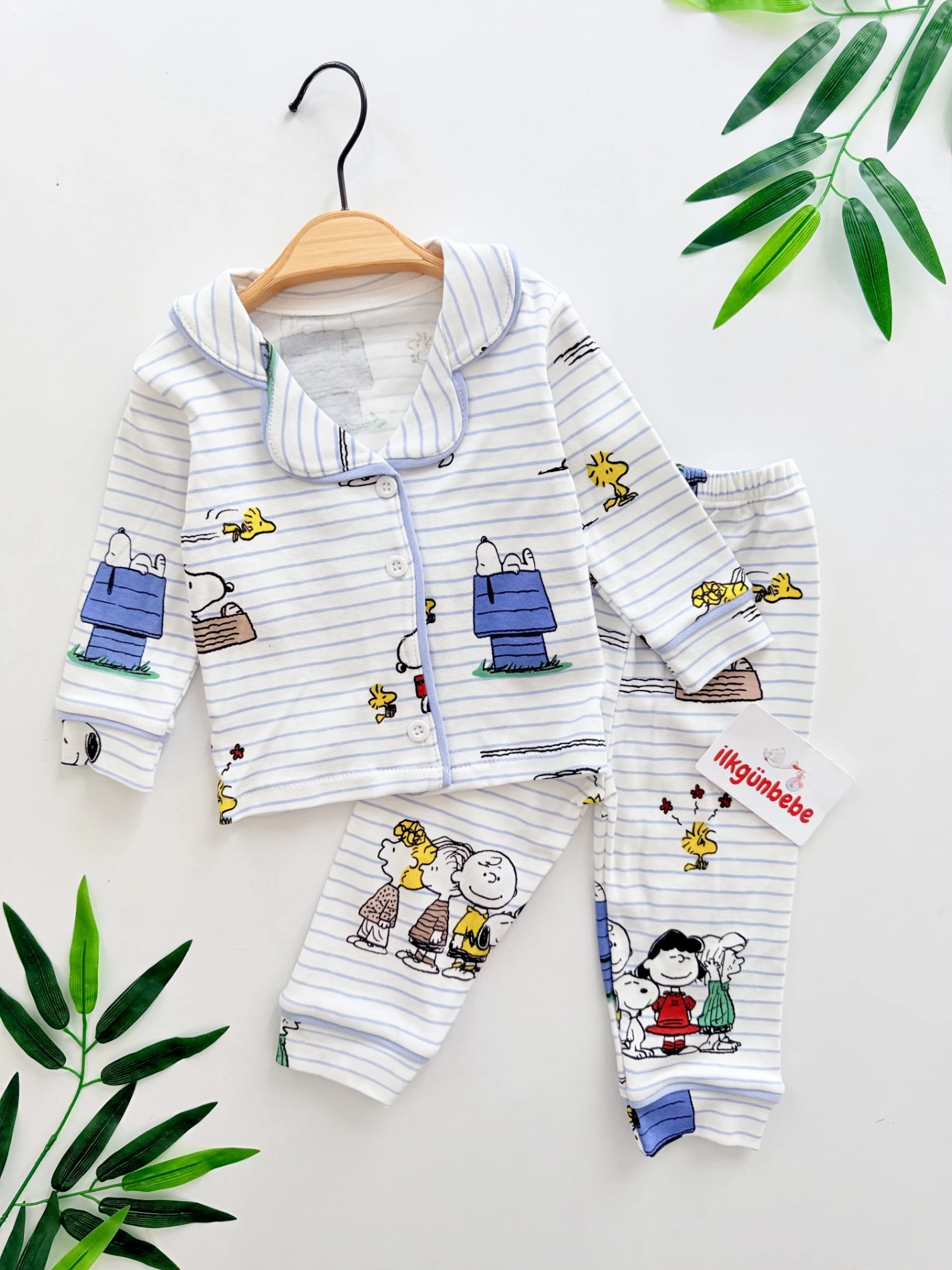 Mavi Çizgili Snoopy Karakterli Düğmeli %100 Pamuk Bebe Yaka Pijama Takımı