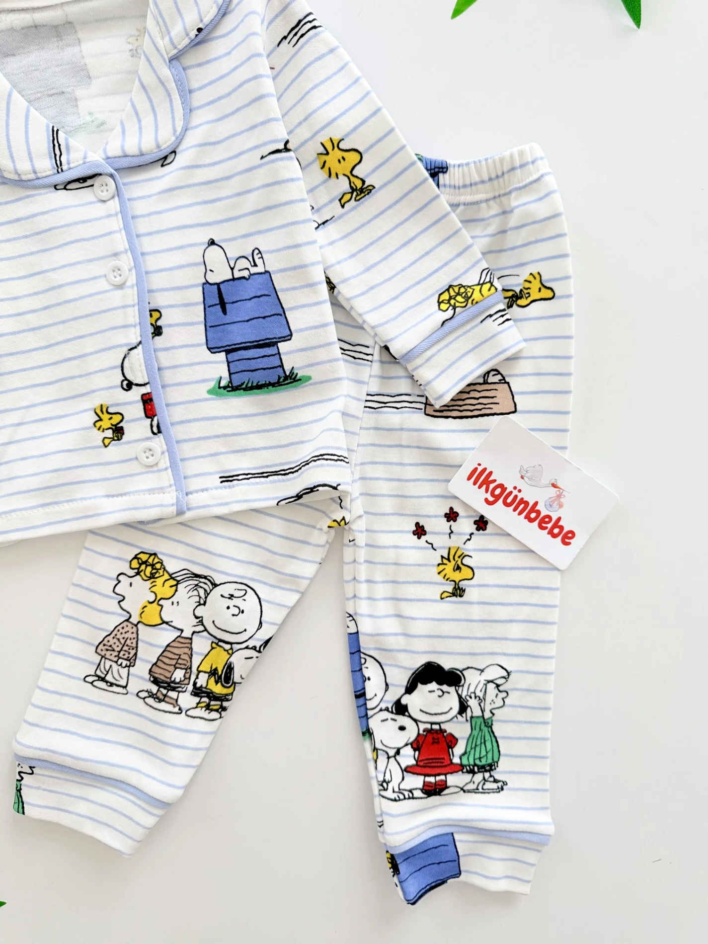Mavi Çizgili Snoopy Karakterli Düğmeli %100 Pamuk Bebe Yaka Pijama Takımı