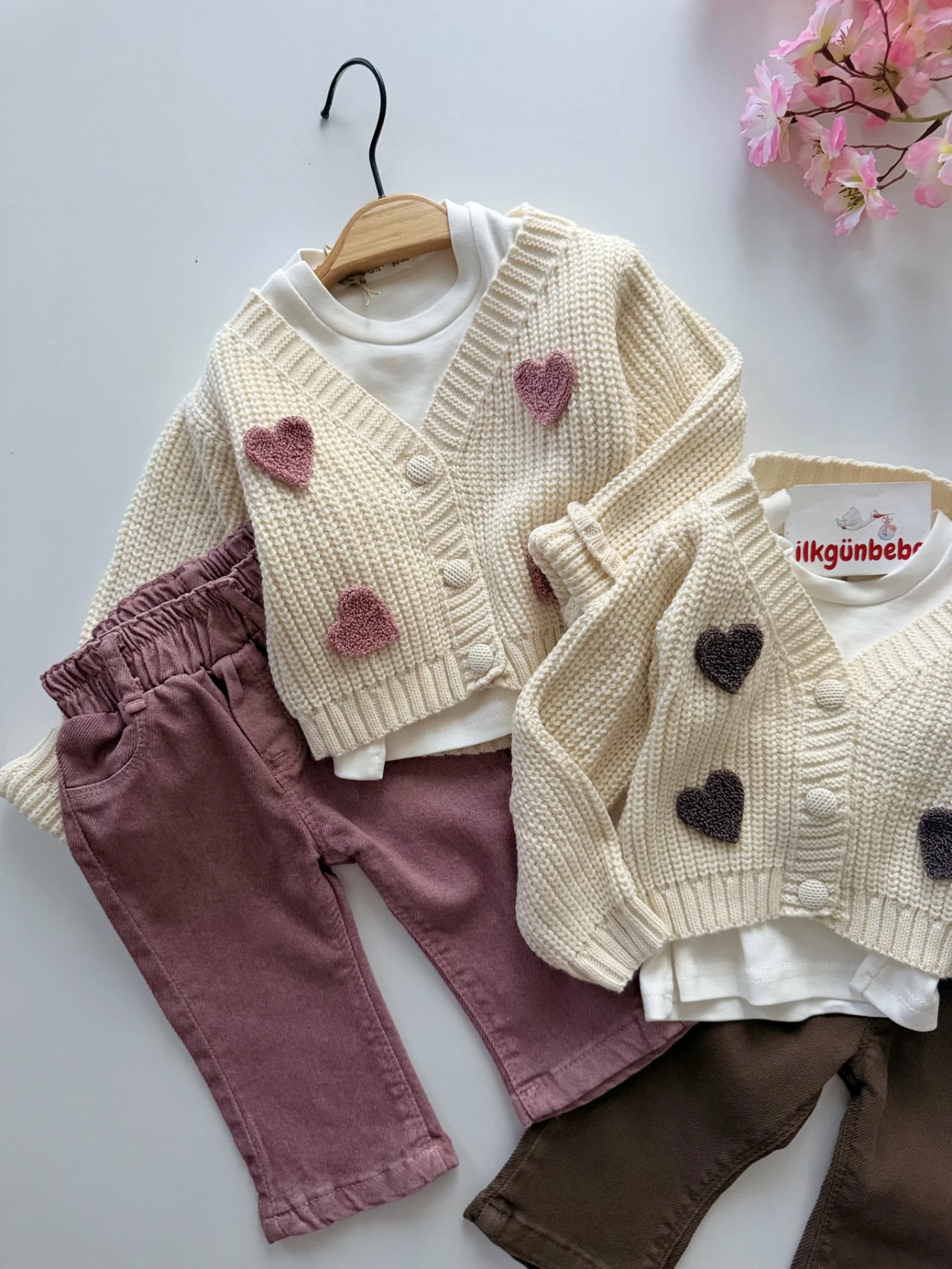Kalp Nakışlı Premium Kalite Selanik Örgüsü Hırkalı Kot Pantalonlu 3’lü Takım