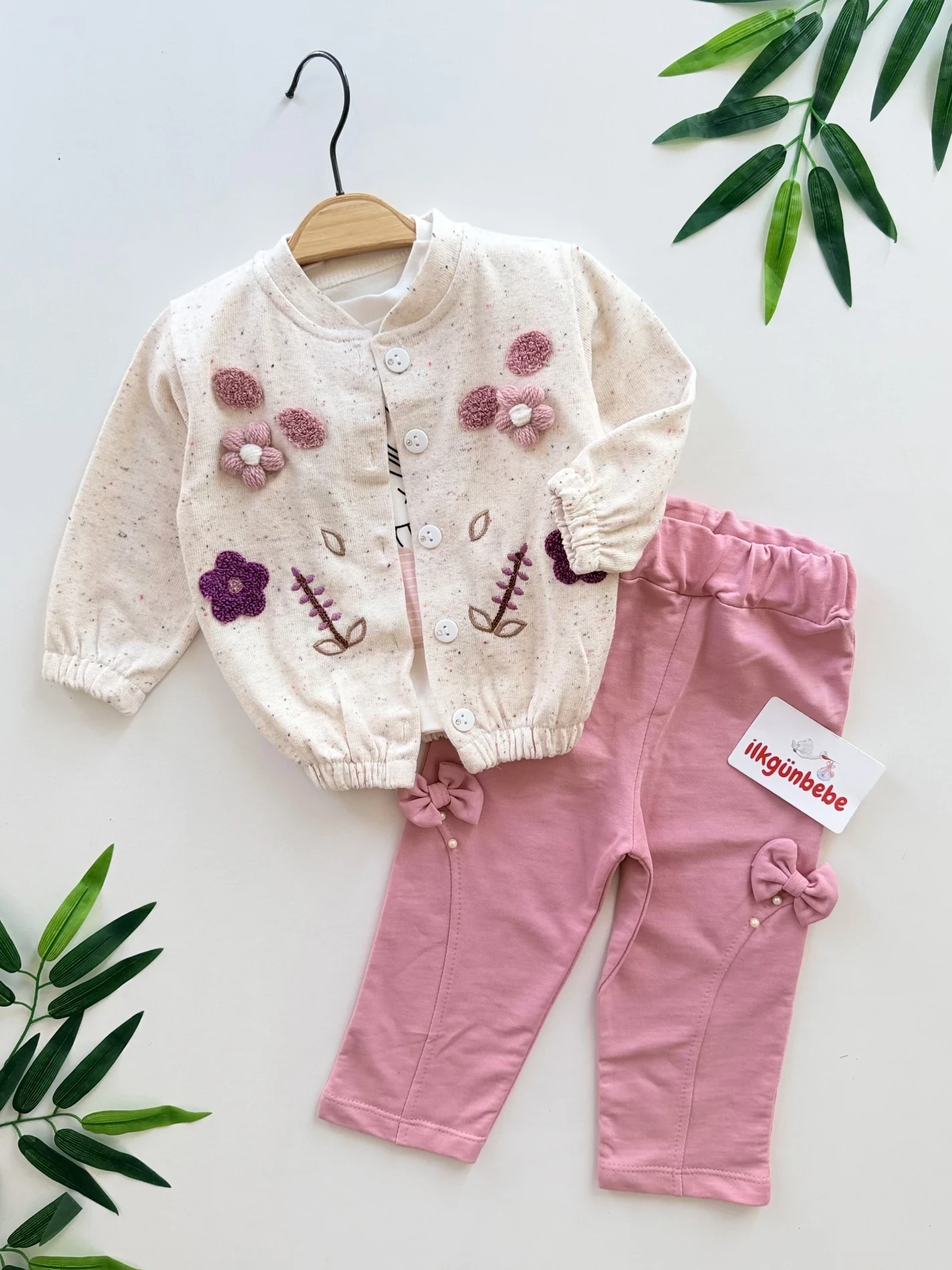 Çiçek Desenli Hırkalı Fiyonk Pantalonlu Badili 3’lü Takım
