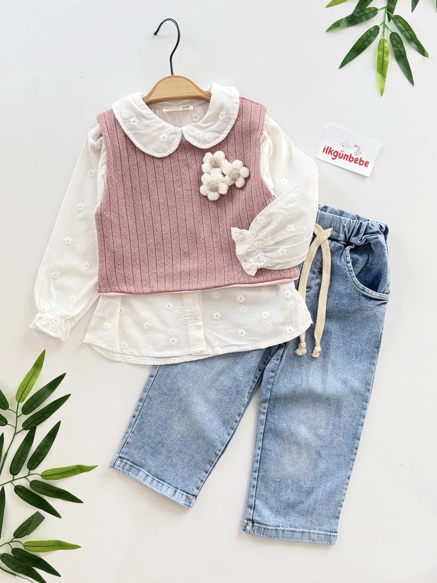 Papatya Nakışlı Süveterli Gömlekli Kot Pantalonlu 3’lü Takım