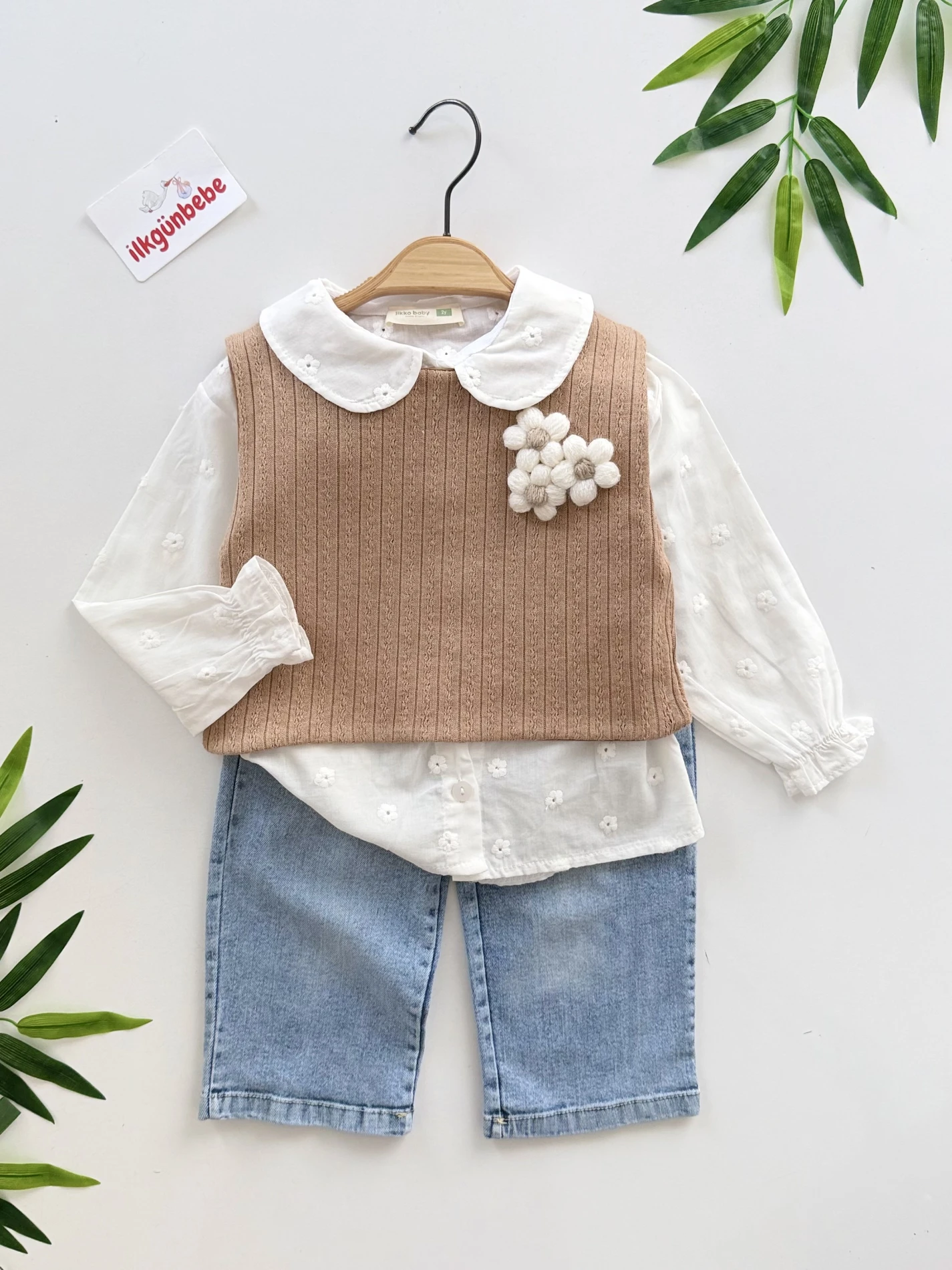 Papatya Nakışlı Süveterli Gömlekli Kot Pantalonlu 3’lü Takım