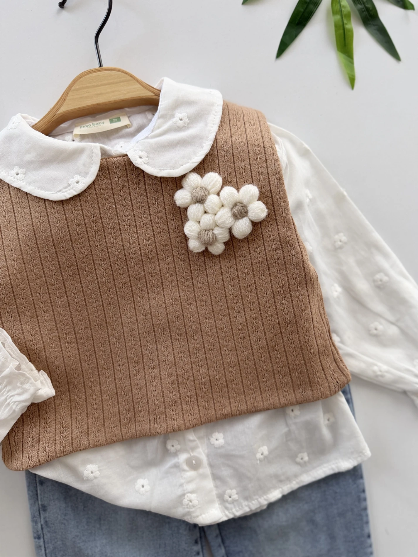 Papatya Nakışlı Süveterli Gömlekli Kot Pantalonlu 3’lü Takım