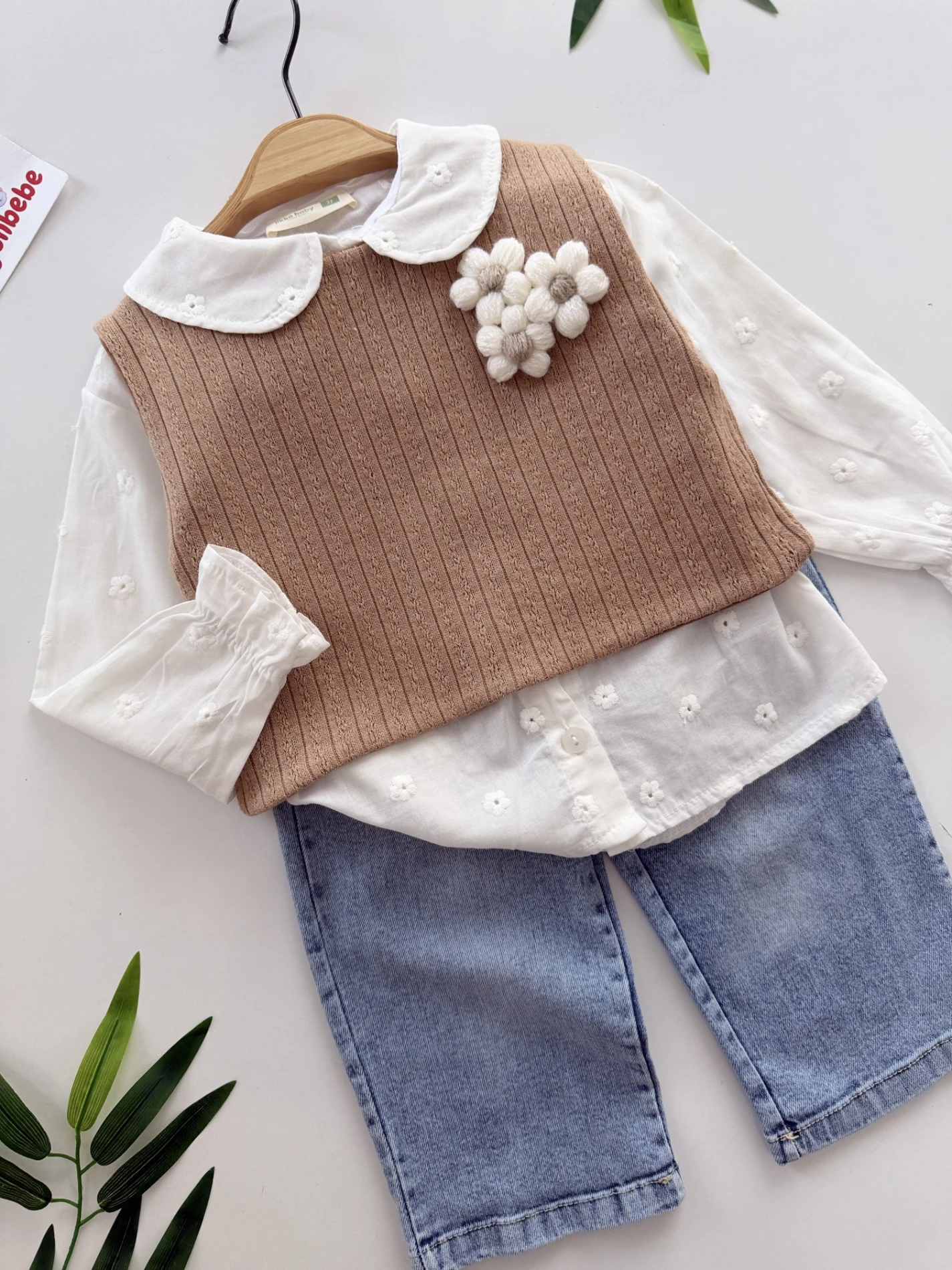 Papatya Nakışlı Süveterli Gömlekli Kot Pantalonlu 3’lü Takım