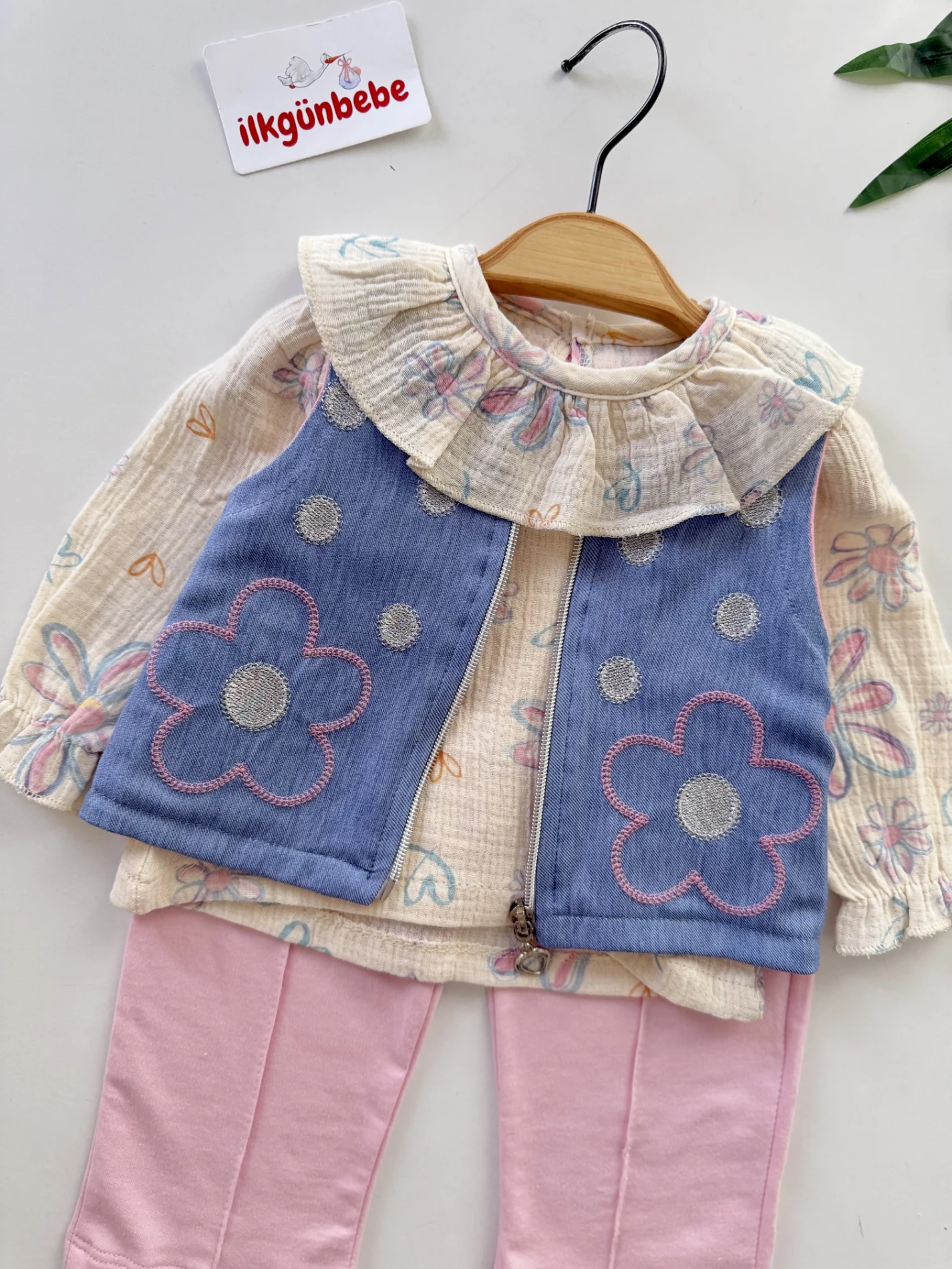 Çiçek Desenli Müslin & Kot Yelekli Pantalonlu 3’lü Takım