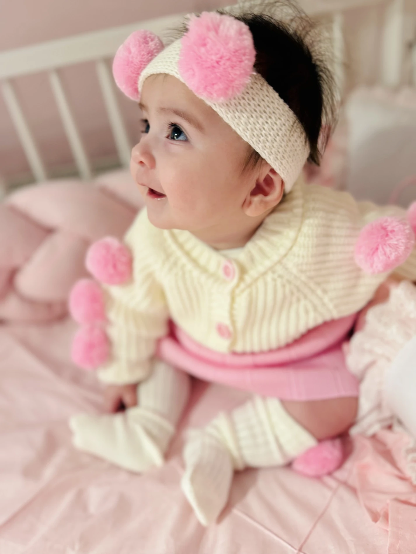 Ponponlu Selanik Örgüsü Hırkalı Triko Etekli Bandana & Çorap 4’lü Set