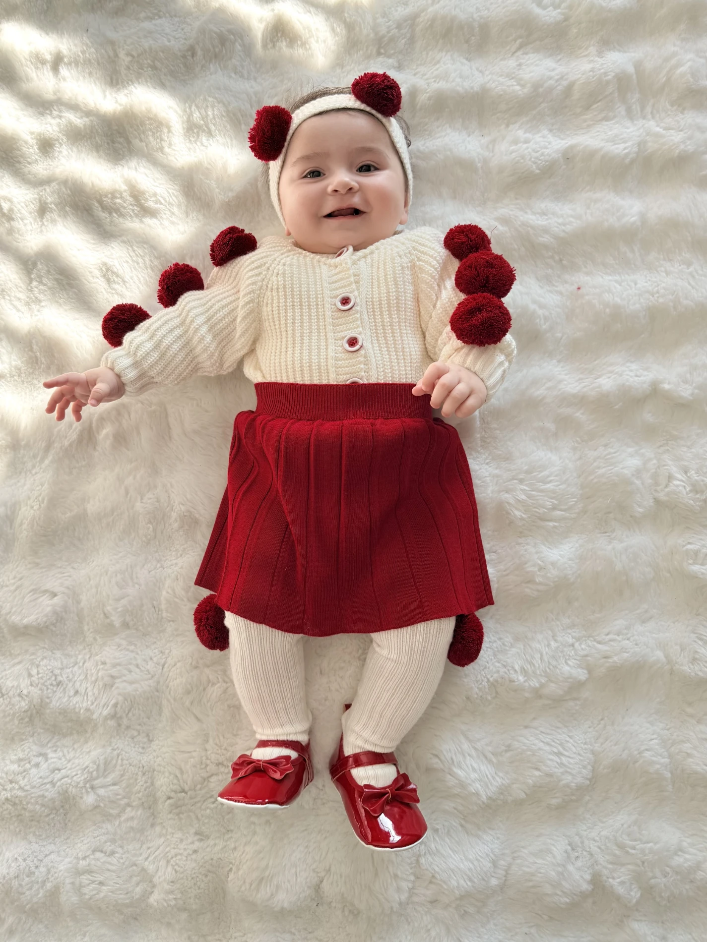 Ponponlu Selanik Örgüsü Hırkalı Triko Etekli Bandana & Çorap 4’lü Set