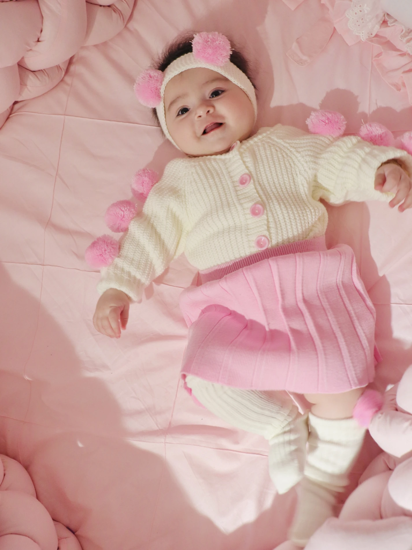 Ponponlu Selanik Örgüsü Hırkalı Triko Etekli Bandana & Çorap 4’lü Set